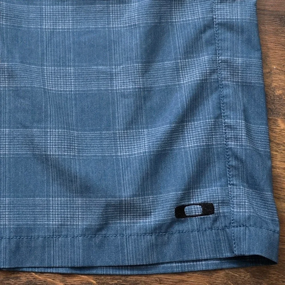 Oakley Mens Blue Plaid Hybrid Walk Shorts Size 32 Boardshorts Casual Golf Surf